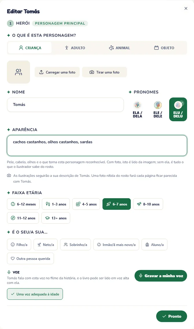 A janela de uma personagem, com a foto, o nome, a idade, a aparência e a voz